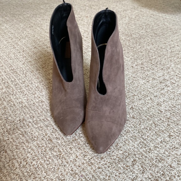 Adorable wedge heels! - Picture 2 of 4